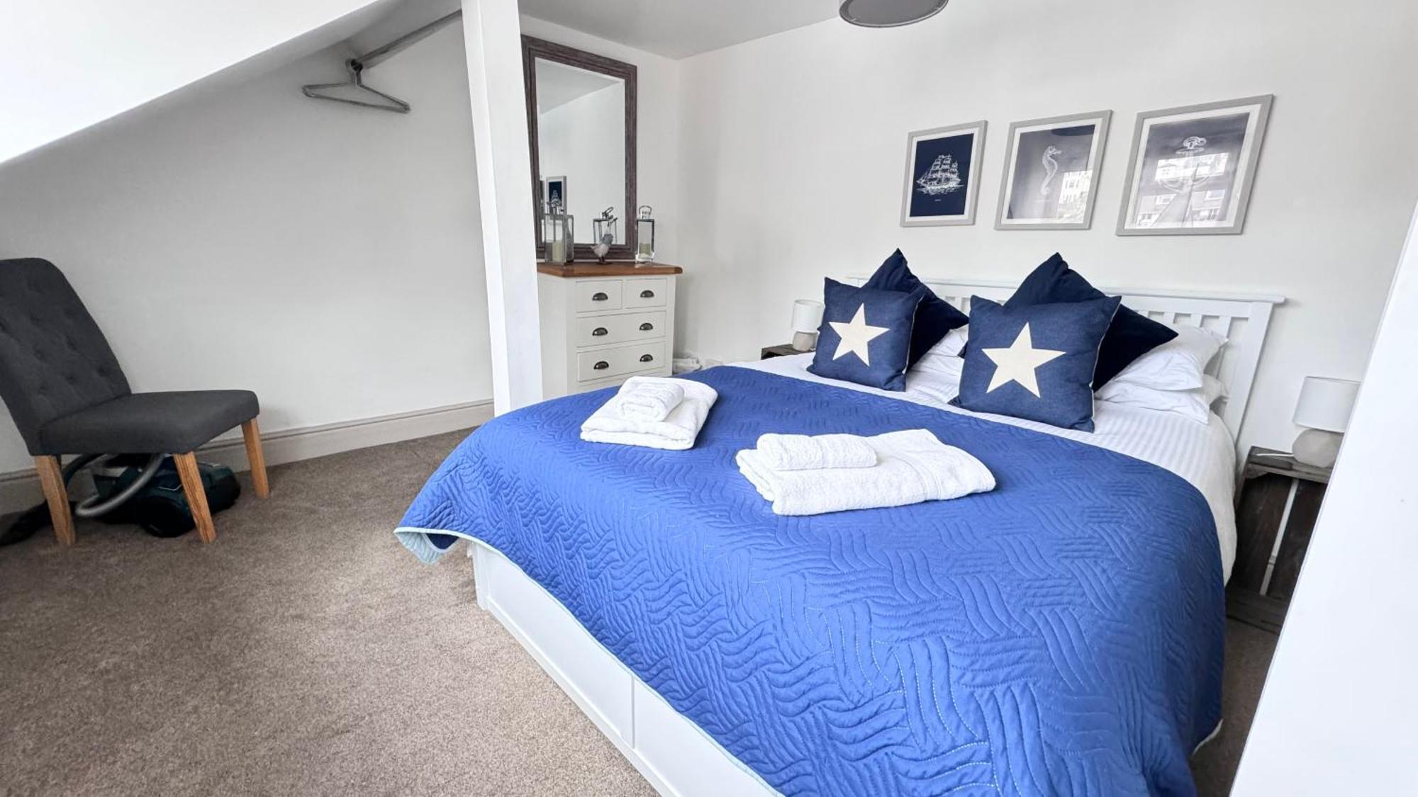 Nancie'S Place - Dartmouth Town Center With Private Parking - A Traditional Georgian Private Duplex Apartment - Beautifully Refurbished - Two Bedrooms, Bathroom, Kitchen And Lounge Diner מראה חיצוני תמונה