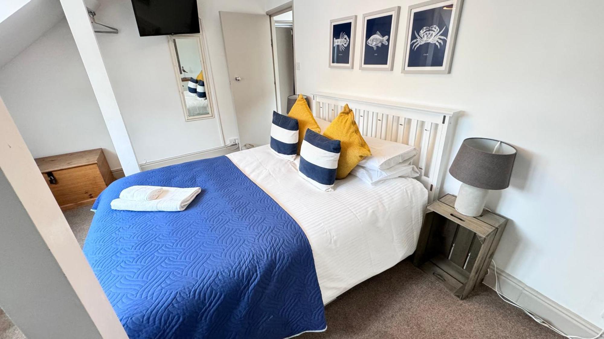Nancie'S Place - Dartmouth Town Center With Private Parking - A Traditional Georgian Private Duplex Apartment - Beautifully Refurbished - Two Bedrooms, Bathroom, Kitchen And Lounge Diner מראה חיצוני תמונה