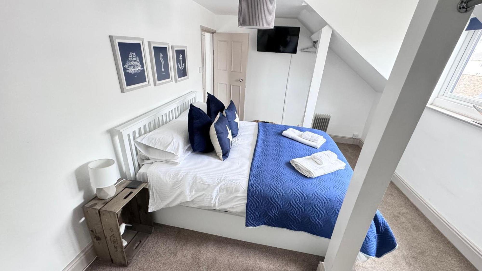 Nancie'S Place - Dartmouth Town Center With Private Parking - A Traditional Georgian Private Duplex Apartment - Beautifully Refurbished - Two Bedrooms, Bathroom, Kitchen And Lounge Diner מראה חיצוני תמונה