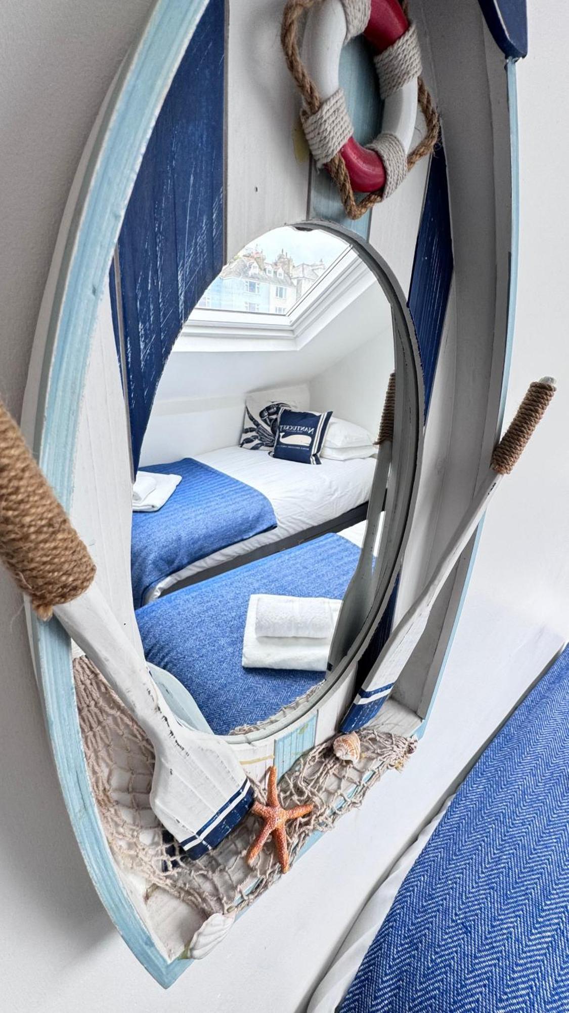 Nancie'S Place - Dartmouth Town Center With Private Parking - A Traditional Georgian Private Duplex Apartment - Beautifully Refurbished - Two Bedrooms, Bathroom, Kitchen And Lounge Diner מראה חיצוני תמונה