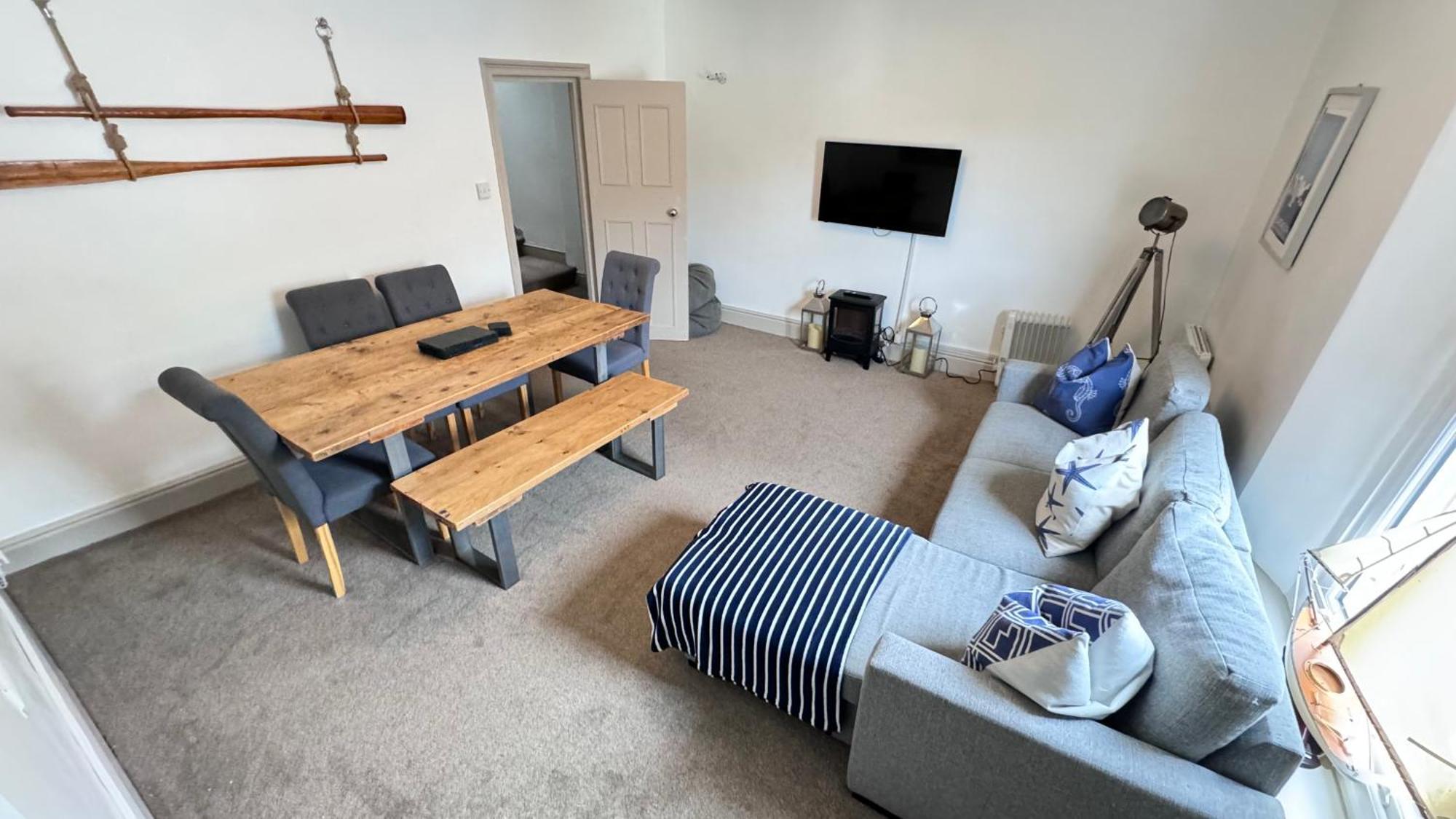 Nancie'S Place - Dartmouth Town Center With Private Parking - A Traditional Georgian Private Duplex Apartment - Beautifully Refurbished - Two Bedrooms, Bathroom, Kitchen And Lounge Diner מראה חיצוני תמונה