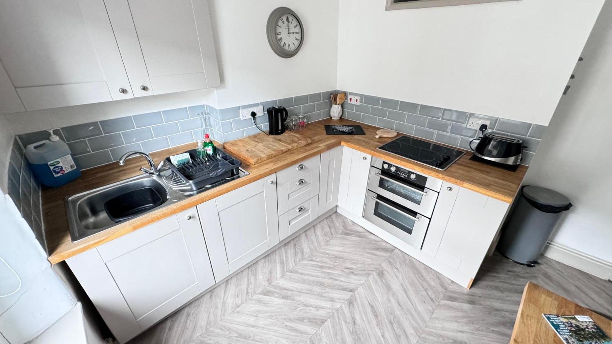Nancie'S Place - Dartmouth Town Center With Private Parking - A Traditional Georgian Private Duplex Apartment - Beautifully Refurbished - Two Bedrooms, Bathroom, Kitchen And Lounge Diner מראה חיצוני תמונה