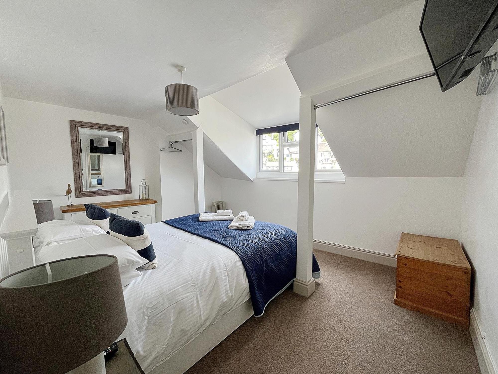 Nancie'S Place - Dartmouth Town Center With Private Parking - A Traditional Georgian Private Duplex Apartment - Beautifully Refurbished - Two Bedrooms, Bathroom, Kitchen And Lounge Diner מראה חיצוני תמונה