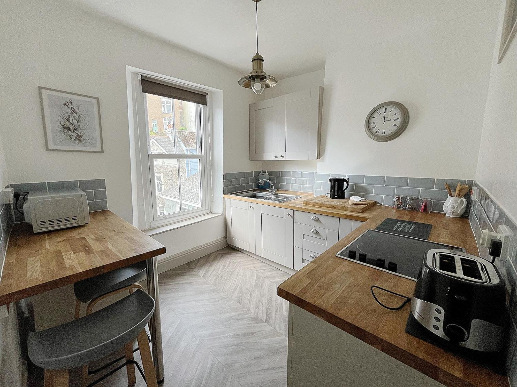 Nancie'S Place - Dartmouth Town Center With Private Parking - A Traditional Georgian Private Duplex Apartment - Beautifully Refurbished - Two Bedrooms, Bathroom, Kitchen And Lounge Diner מראה חיצוני תמונה