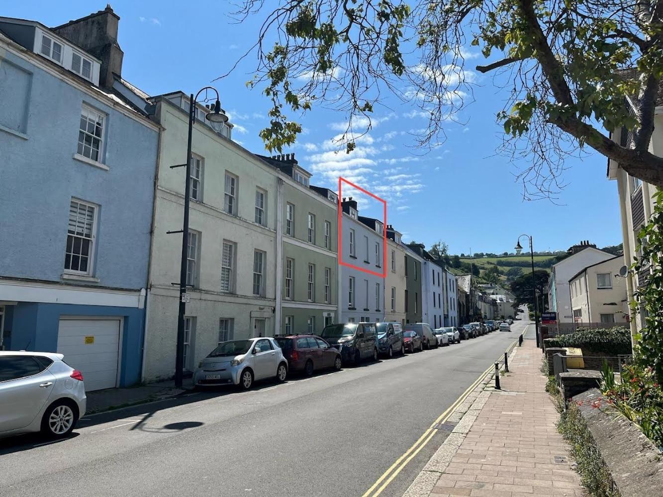 Nancie'S Place - Dartmouth Town Center With Private Parking - A Traditional Georgian Private Duplex Apartment - Beautifully Refurbished - Two Bedrooms, Bathroom, Kitchen And Lounge Diner מראה חיצוני תמונה