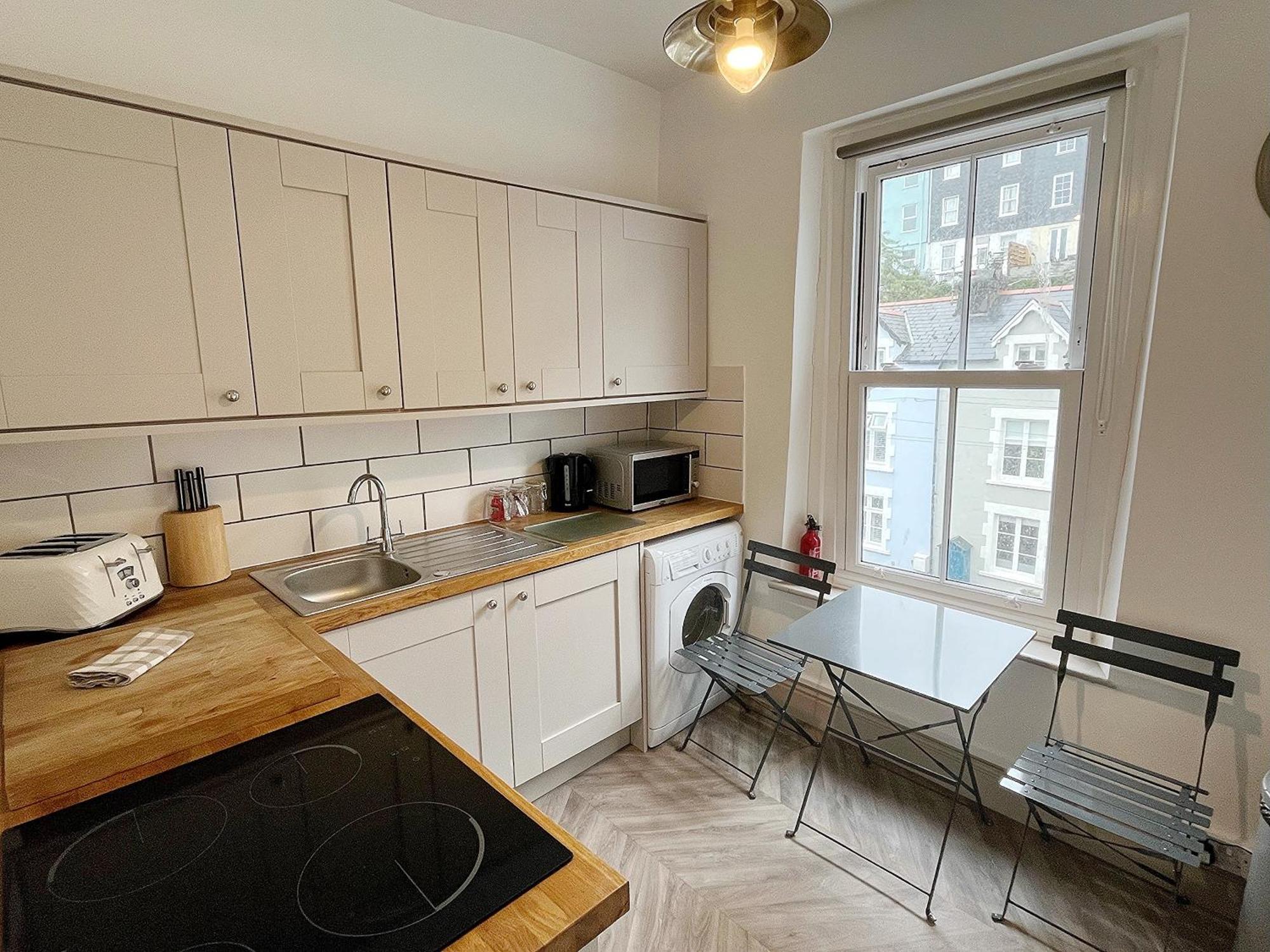 Nancie'S Place - Dartmouth Town Center With Private Parking - A Traditional Georgian Private Duplex Apartment - Beautifully Refurbished - Two Bedrooms, Bathroom, Kitchen And Lounge Diner מראה חיצוני תמונה