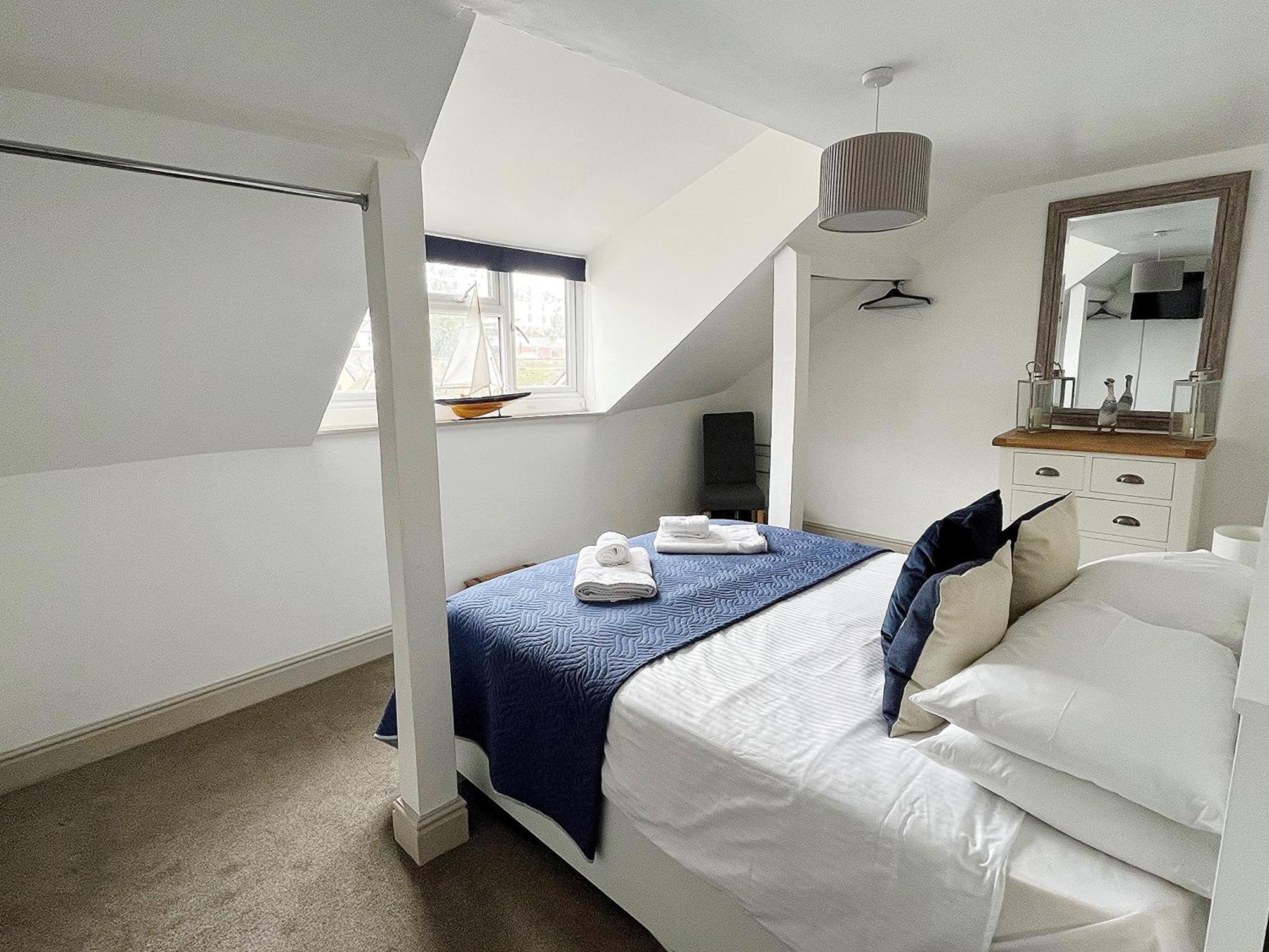 Nancie'S Place - Dartmouth Town Center With Private Parking - A Traditional Georgian Private Duplex Apartment - Beautifully Refurbished - Two Bedrooms, Bathroom, Kitchen And Lounge Diner מראה חיצוני תמונה