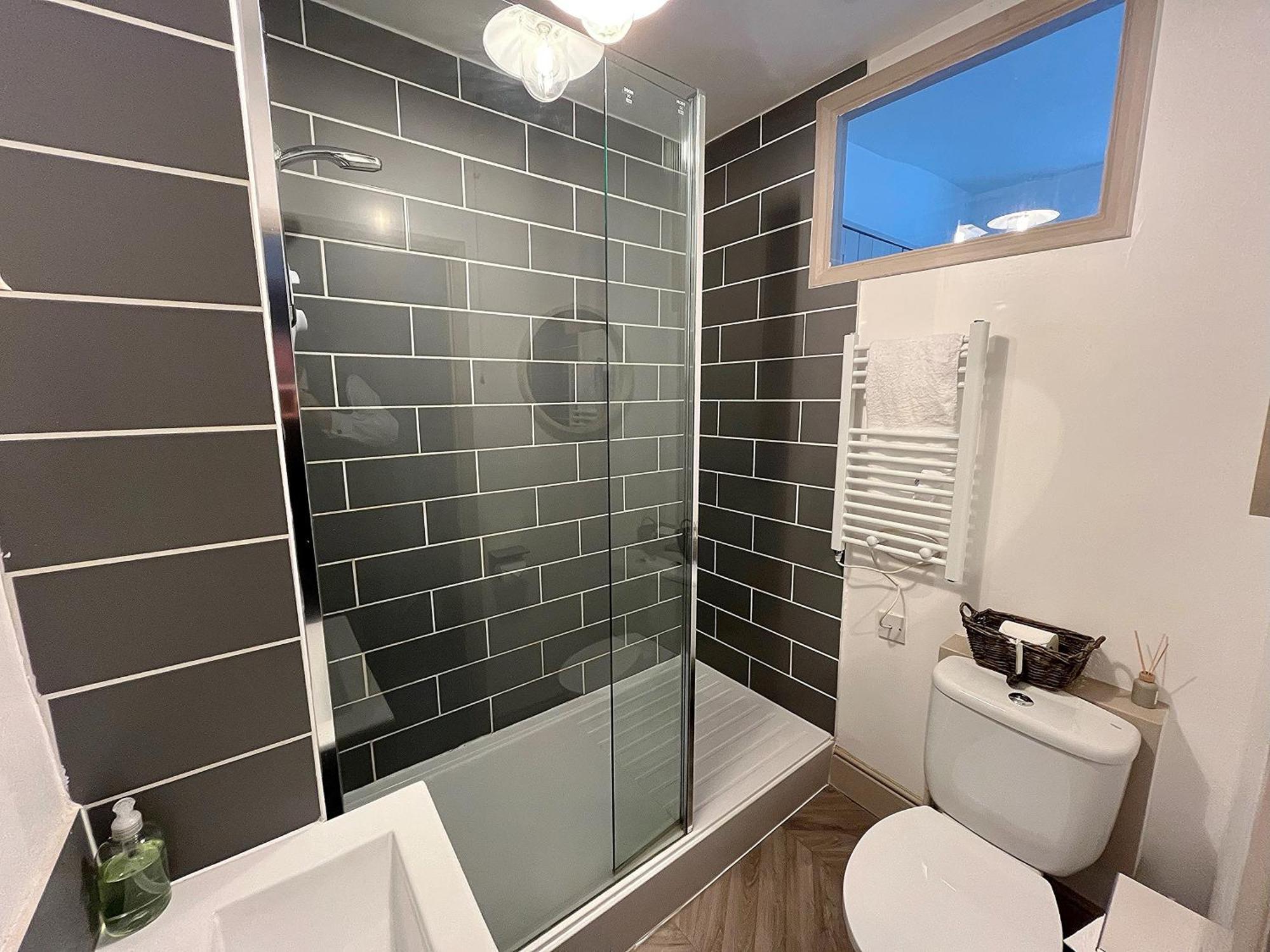 Nancie'S Place - Dartmouth Town Center With Private Parking - A Traditional Georgian Private Duplex Apartment - Beautifully Refurbished - Two Bedrooms, Bathroom, Kitchen And Lounge Diner מראה חיצוני תמונה