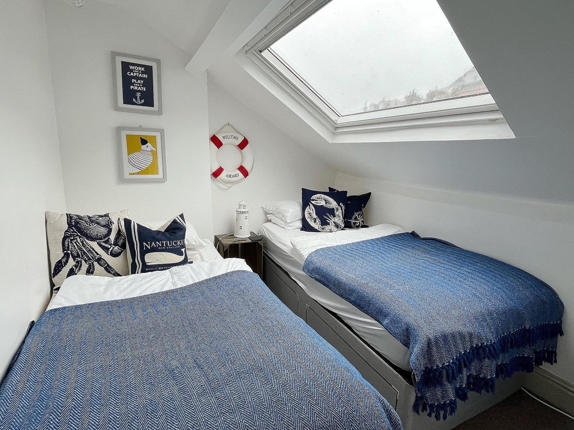 Nancie'S Place - Dartmouth Town Center With Private Parking - A Traditional Georgian Private Duplex Apartment - Beautifully Refurbished - Two Bedrooms, Bathroom, Kitchen And Lounge Diner מראה חיצוני תמונה