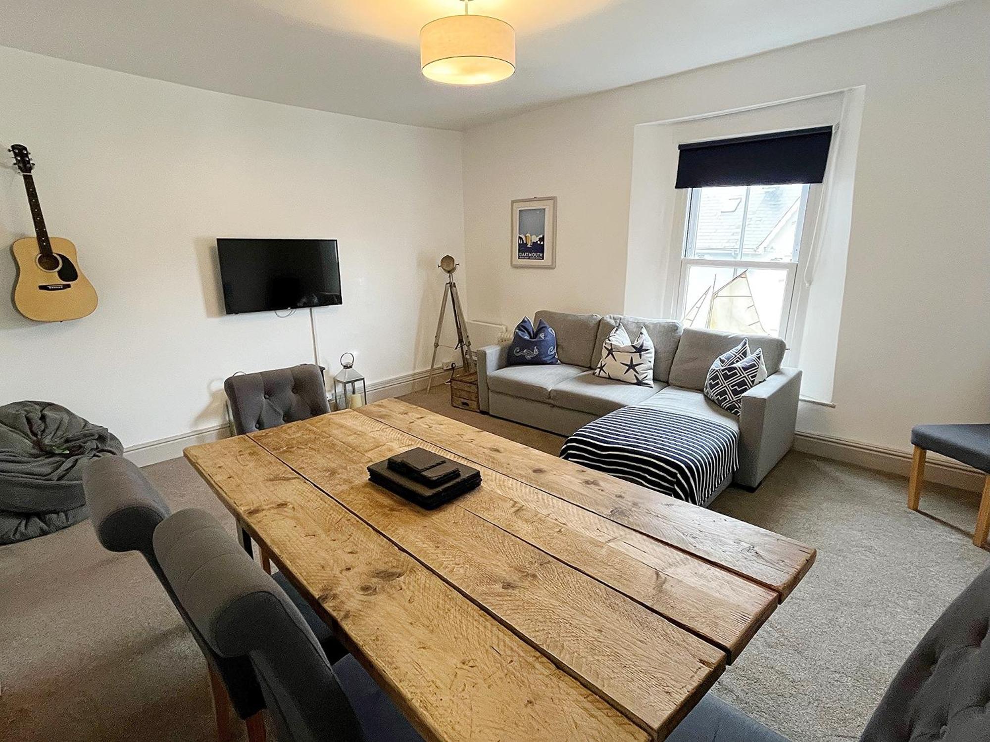 Nancie'S Place - Dartmouth Town Center With Private Parking - A Traditional Georgian Private Duplex Apartment - Beautifully Refurbished - Two Bedrooms, Bathroom, Kitchen And Lounge Diner מראה חיצוני תמונה