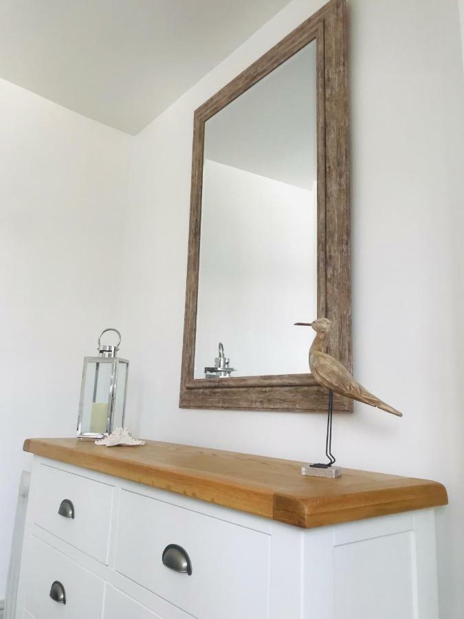 Nancie'S Place - Dartmouth Town Center With Private Parking - A Traditional Georgian Private Duplex Apartment - Beautifully Refurbished - Two Bedrooms, Bathroom, Kitchen And Lounge Diner מראה חיצוני תמונה